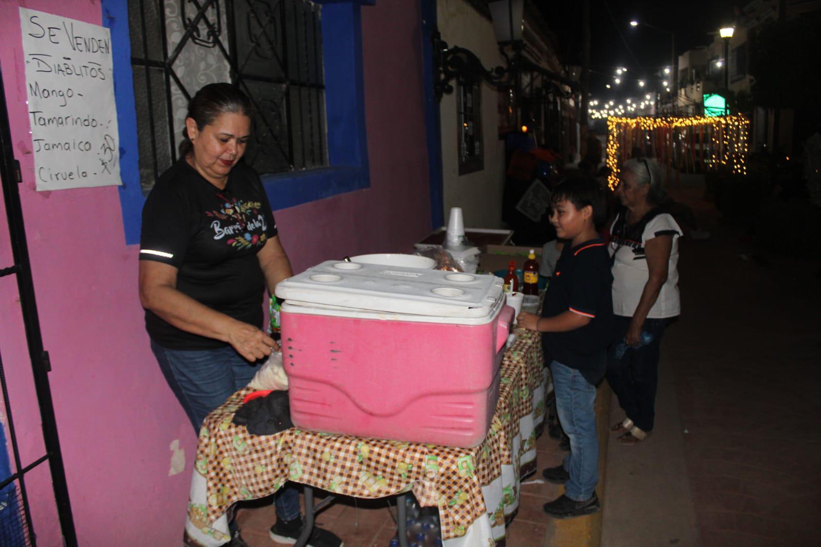$!El Callejón 22 de diciembre, en Rosario, realiza su tradicional velada de altares de muertos