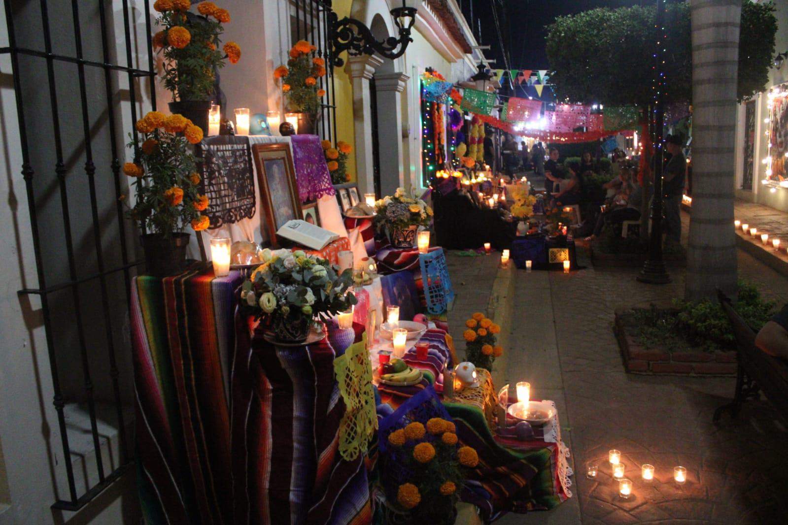 $!El Callejón 22 de diciembre, en Rosario, realiza su tradicional velada de altares de muertos
