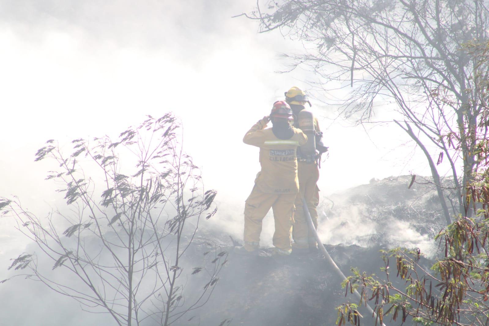 $!Se incendia relleno sanitario del Piggy Back, al sur de Culiacán
