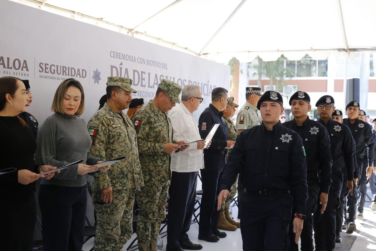 $!Rocha anuncia 10% de aumento salarial a policías y $500 millones para seguridad estatal