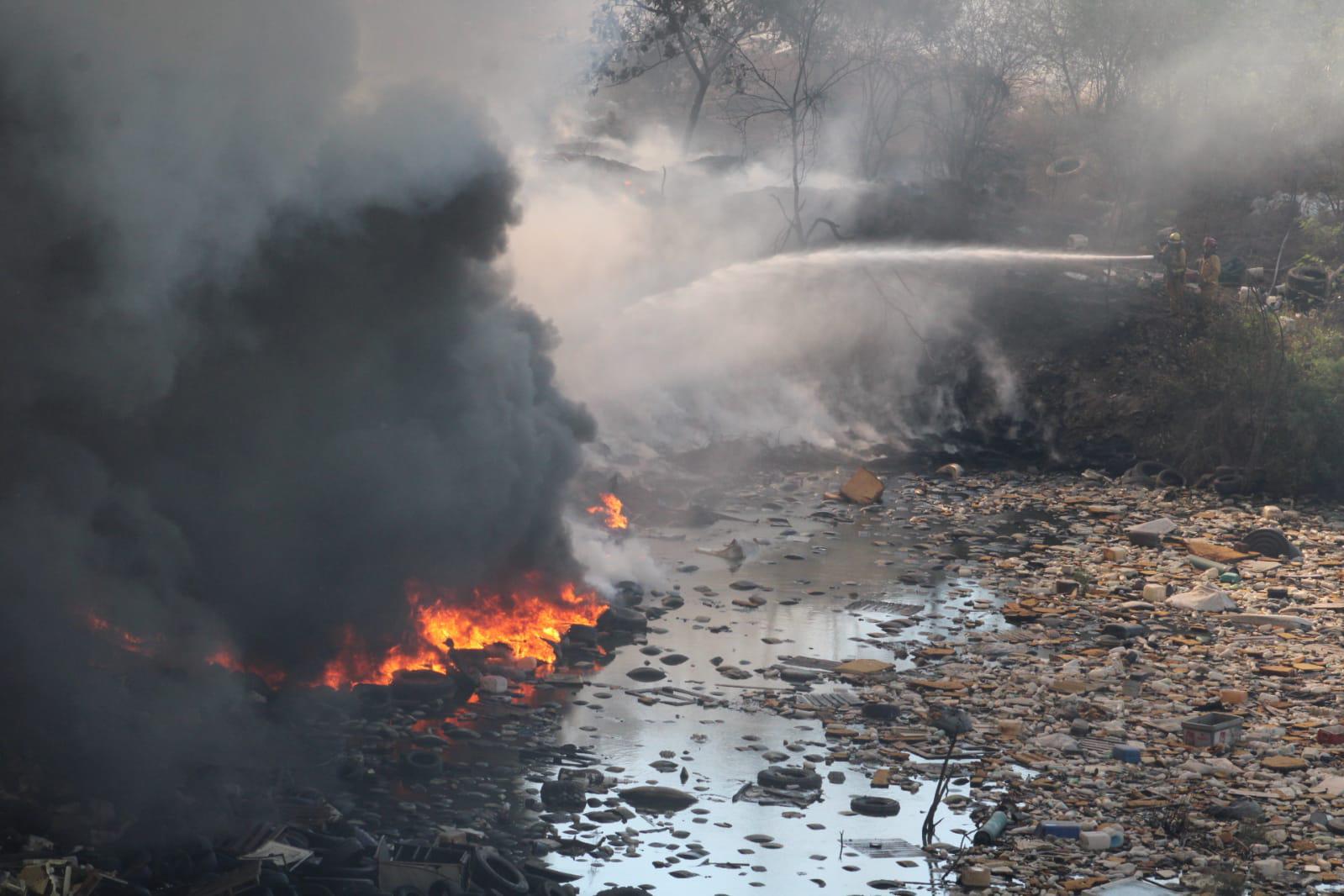 $!Se incendia relleno sanitario del Piggy Back, al sur de Culiacán