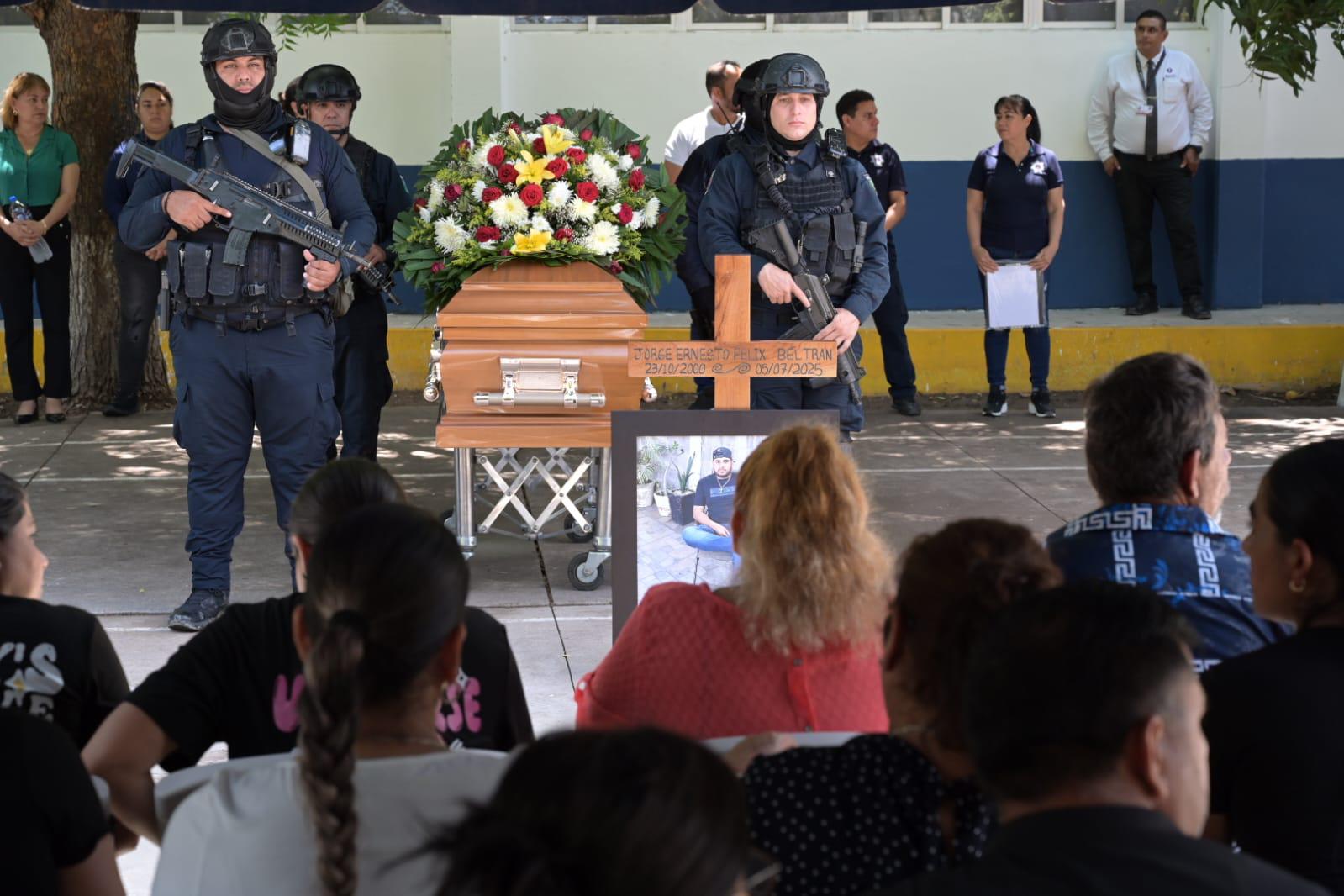 $!Rinden homenaje póstumo a oficial de la PEP asesinado en Culiacán