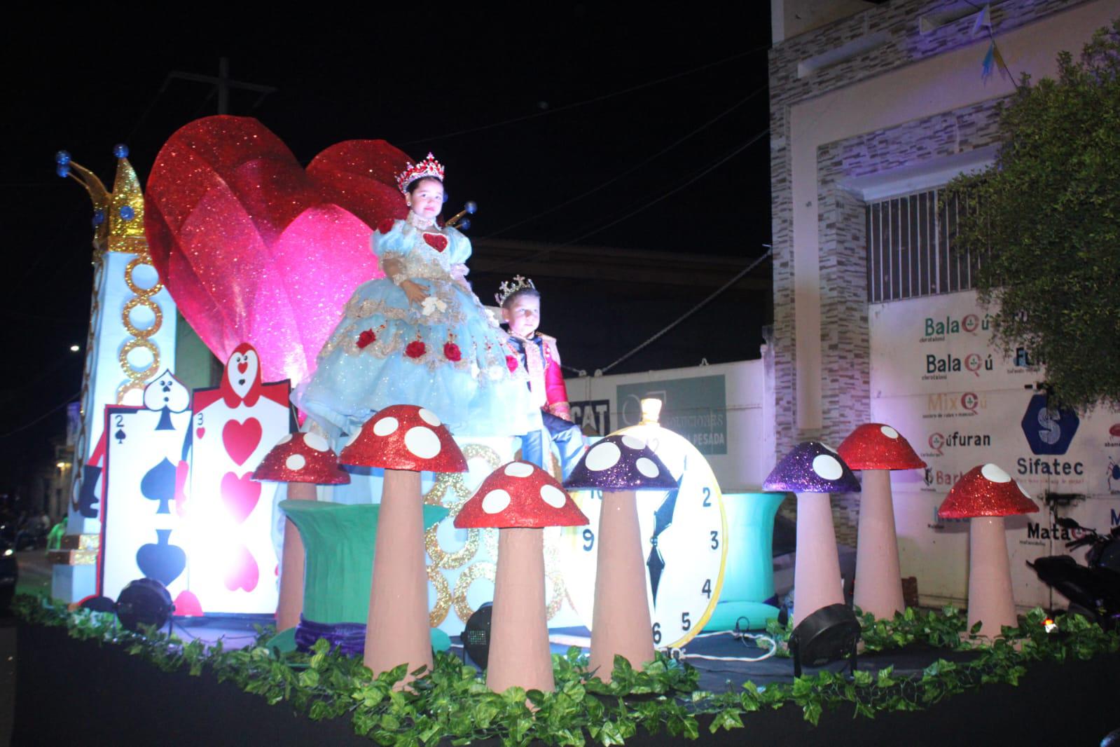 $!Chicos y grandes disfrutan del tradicional desfile de la Feria de la Primavera en Rosario