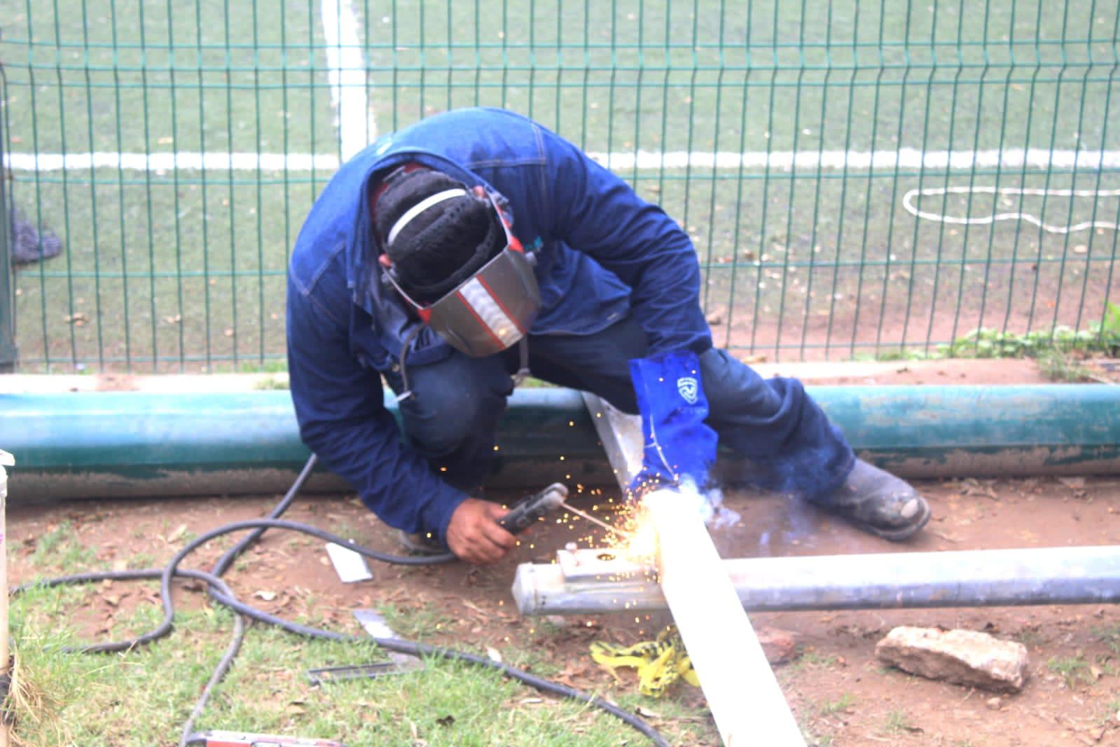 $!Trabaja Imdem a marchas forzadas para reparar espacios deportivos