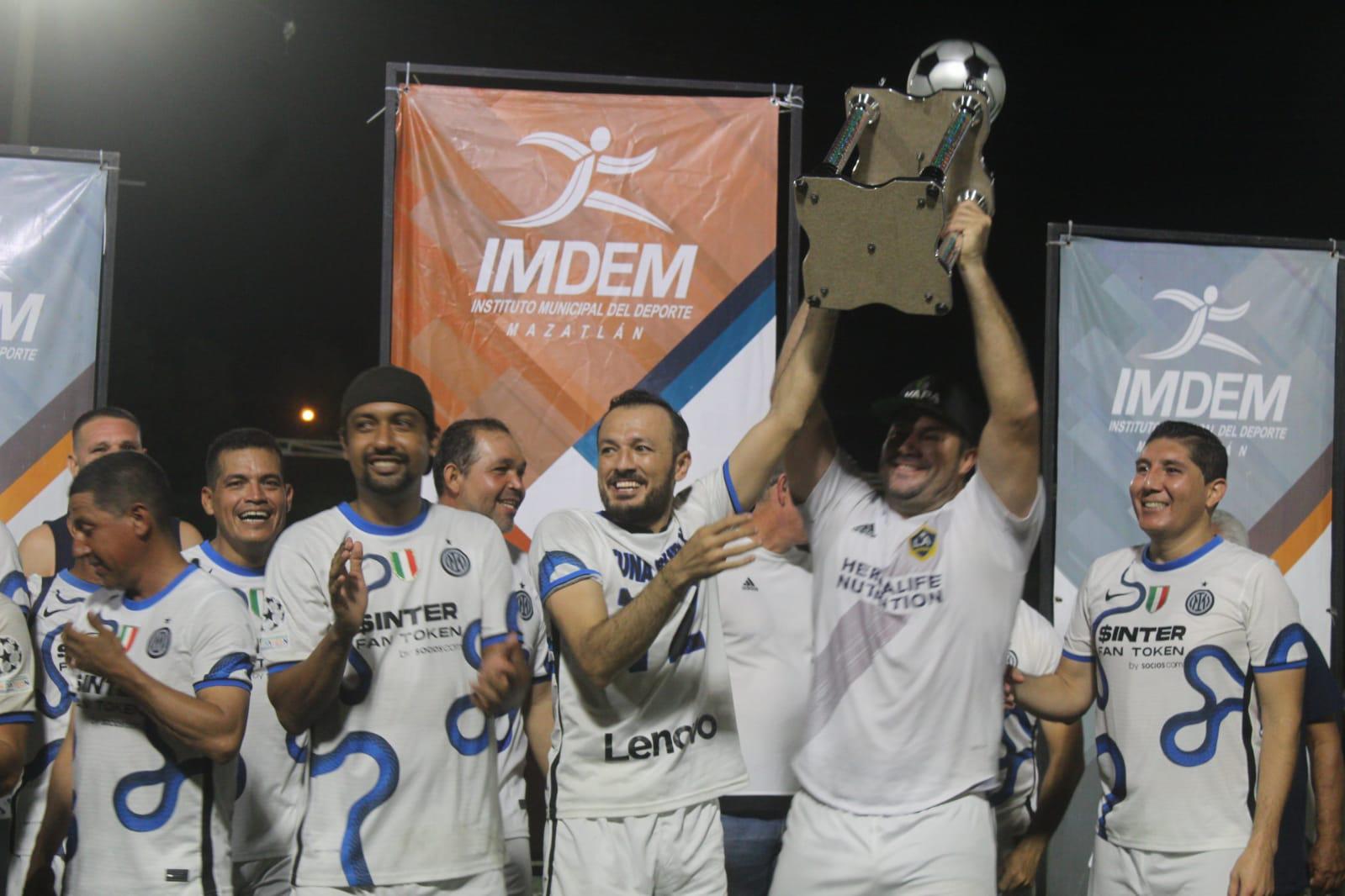 $!En penaltis, Tunas Supply conquista el título del Futbol Superveteranos ‘B’