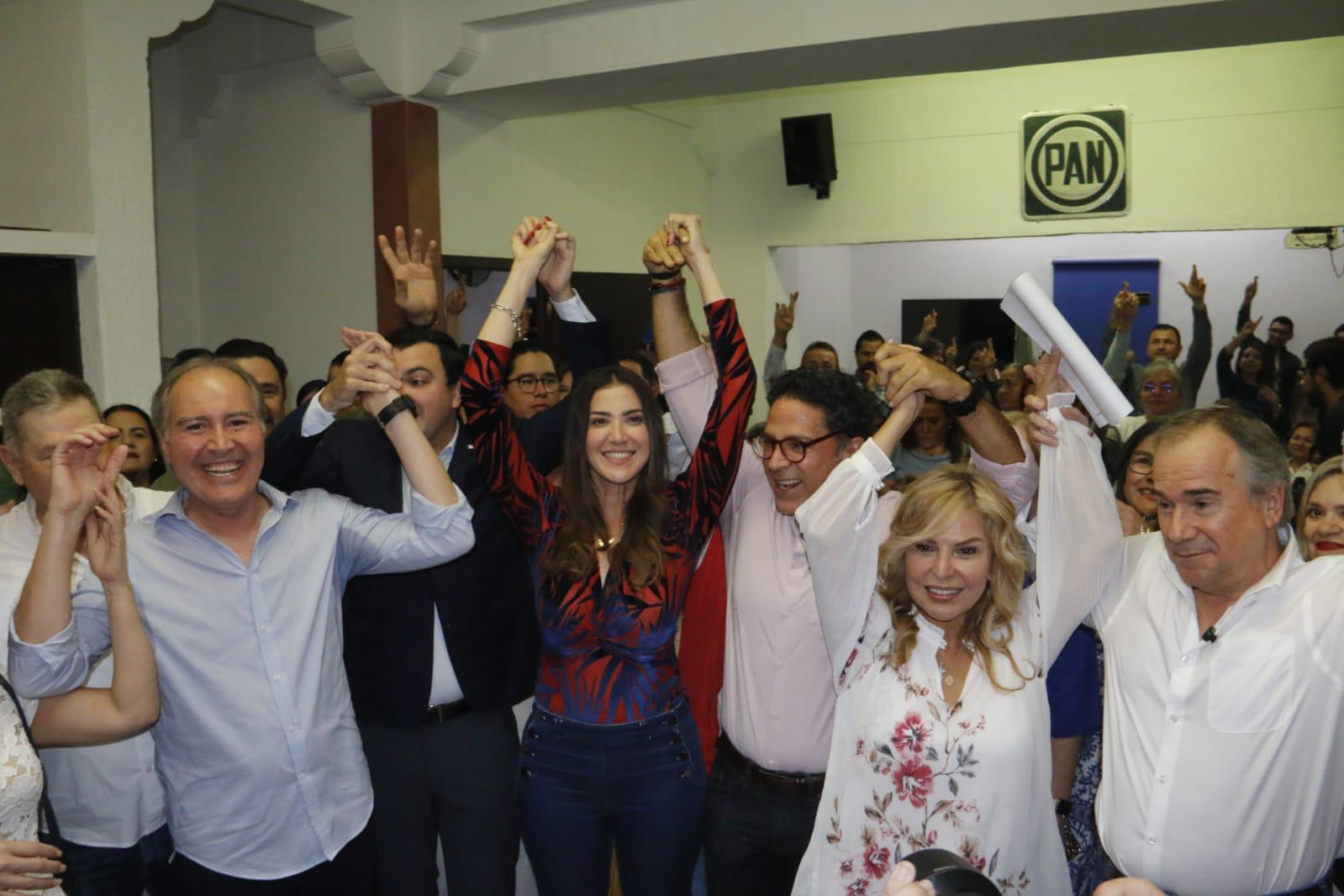 $!Juan Alfonso Mejía, Brenda Látigo y Pío Esquer se registran en el PAN por diputaciones federales