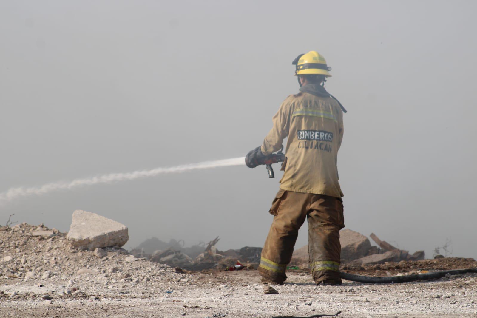 $!Se incendia relleno sanitario del Piggy Back, al sur de Culiacán