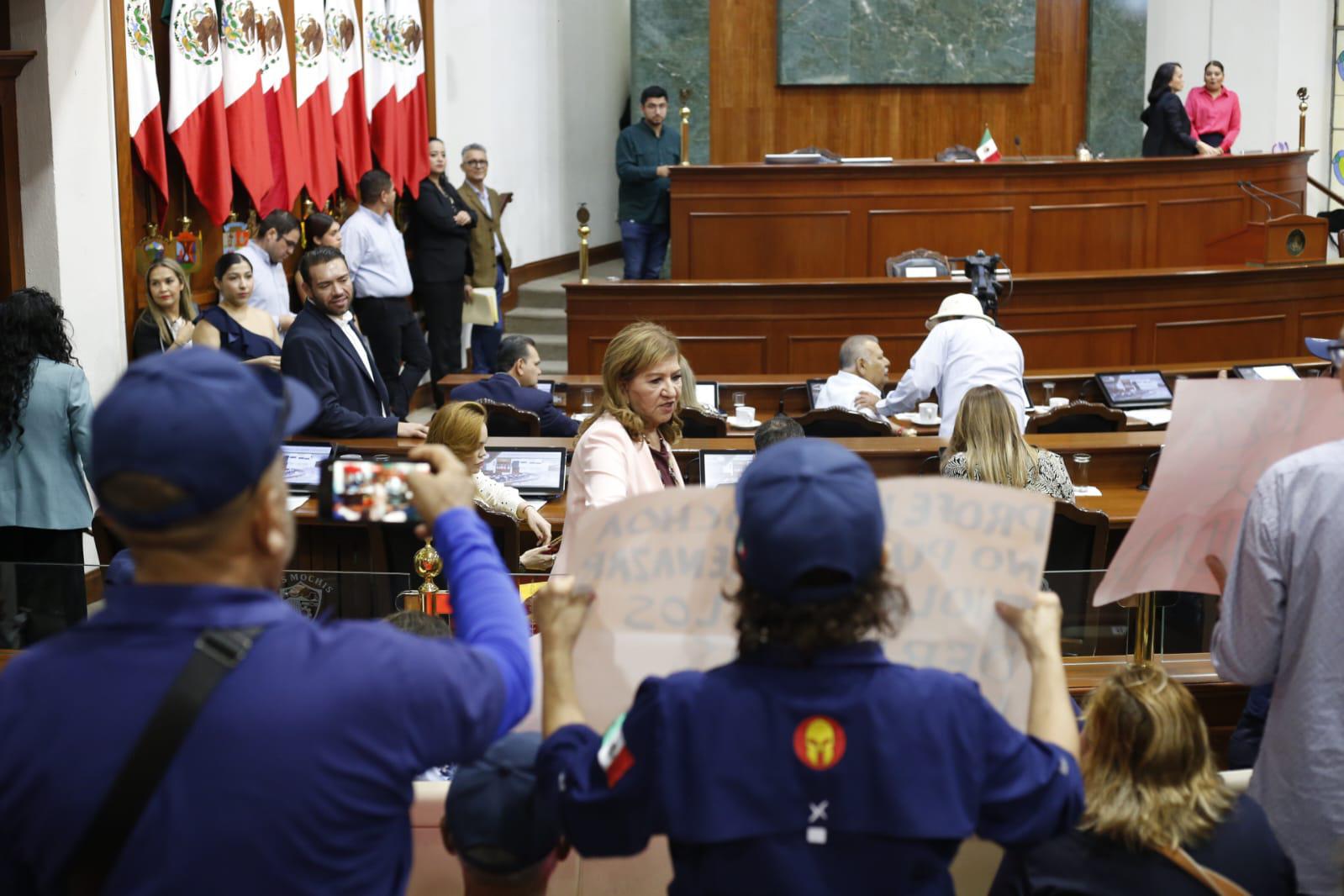 $!Colectivo de policías jubilados se manifiesta en el Congreso del Estado