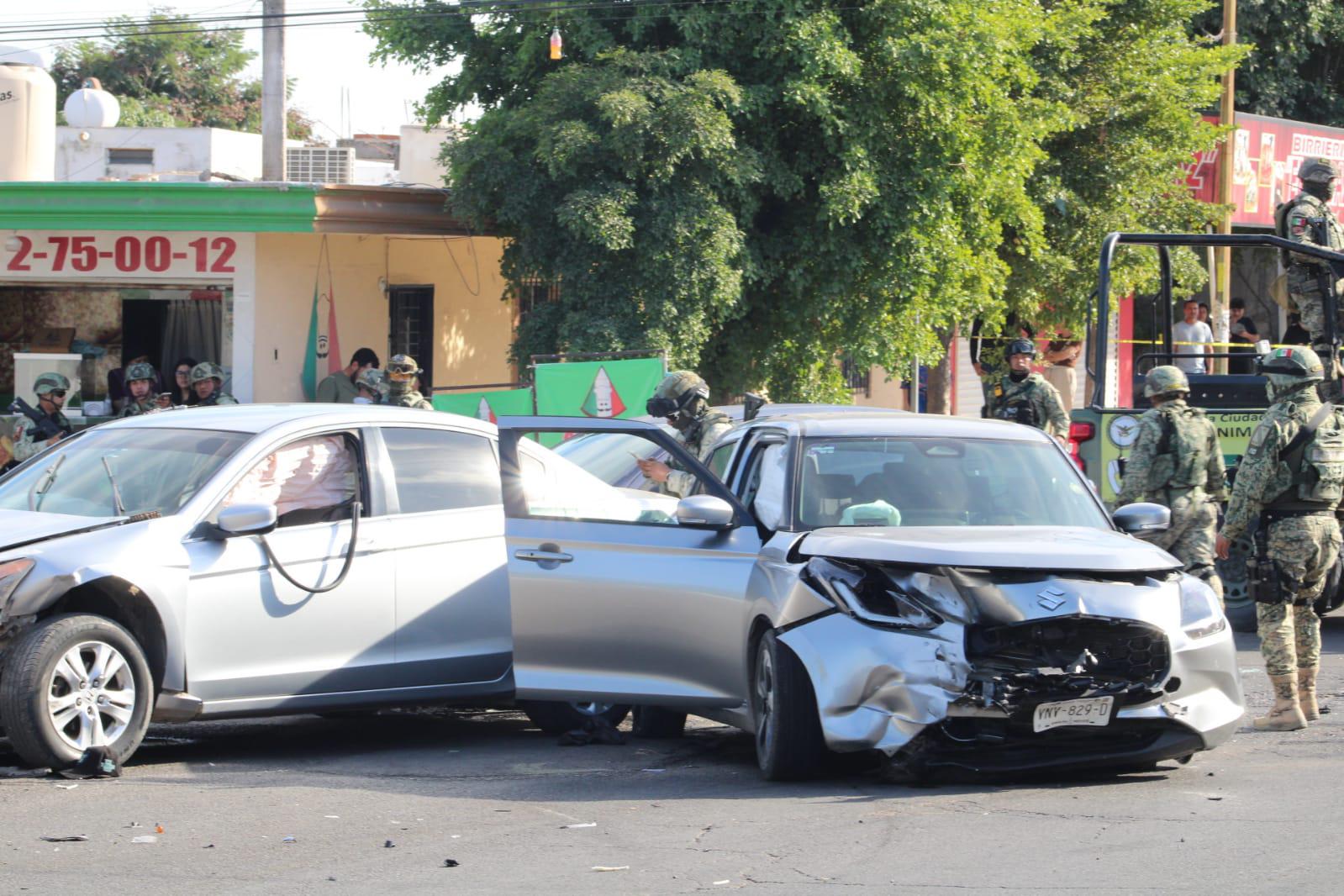 $!Persecución y balacera provoca choque de tres vehículos en la Rafael Buelna, en Culiacán