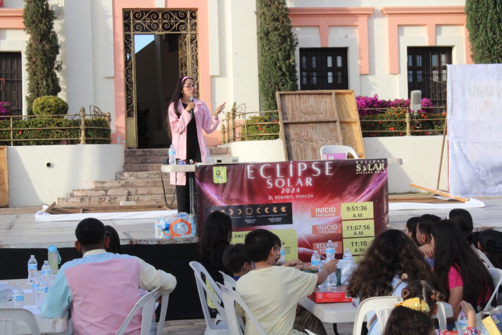 $!Divulgadora científica ofrece taller de creación de visor de eclipse a niños de Rosario