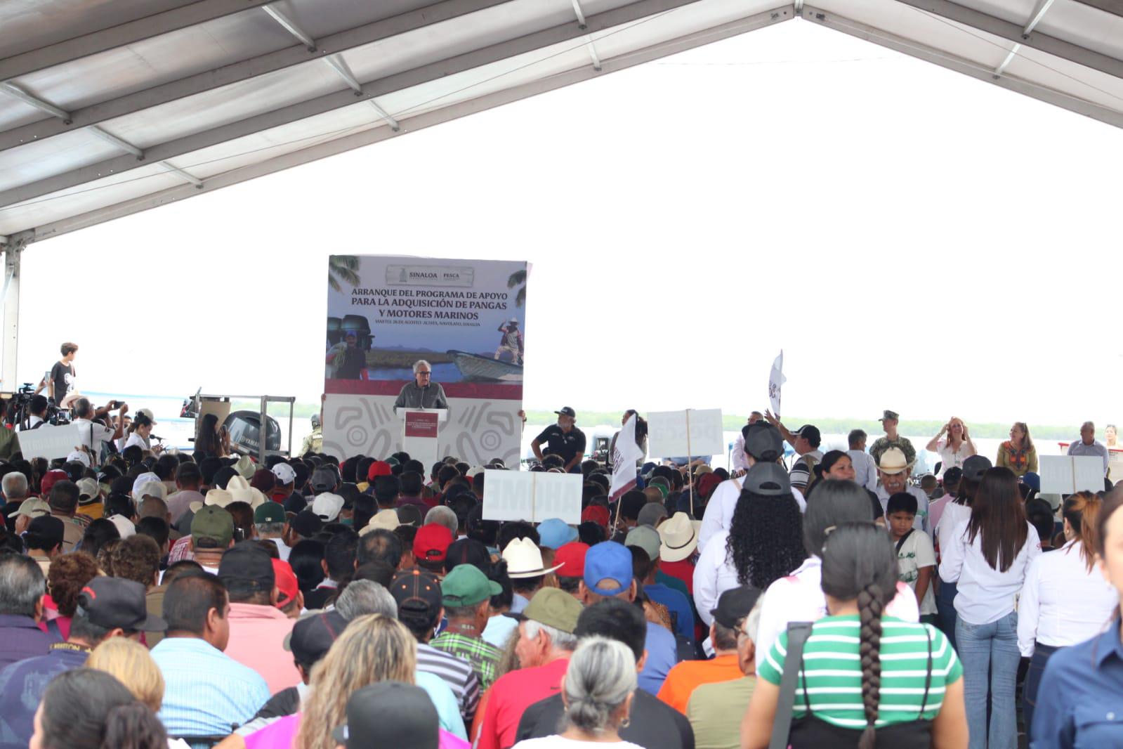 $!Entregan motores marinos y pangas para pescadores de Navolato