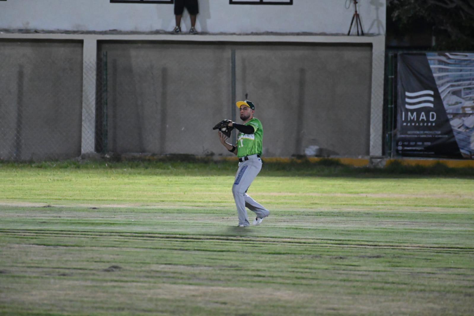 $!Pedro Reyes brilla en la lomita y Albert Lara conecta HR en duelo de Tomateros ante Cañeros