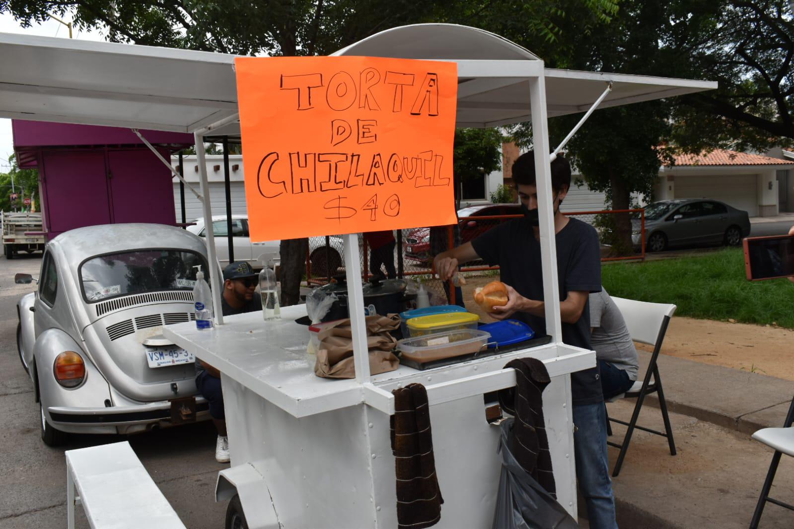 $!Llega el sabor chilango a Culiacán: Hernán abre puesto de tortas de chilaquiles