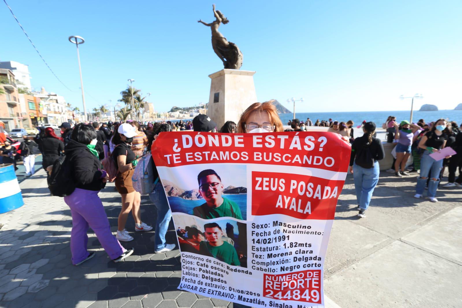 $!Mazatlecas exigen durante el 8M frenar la violencia de género