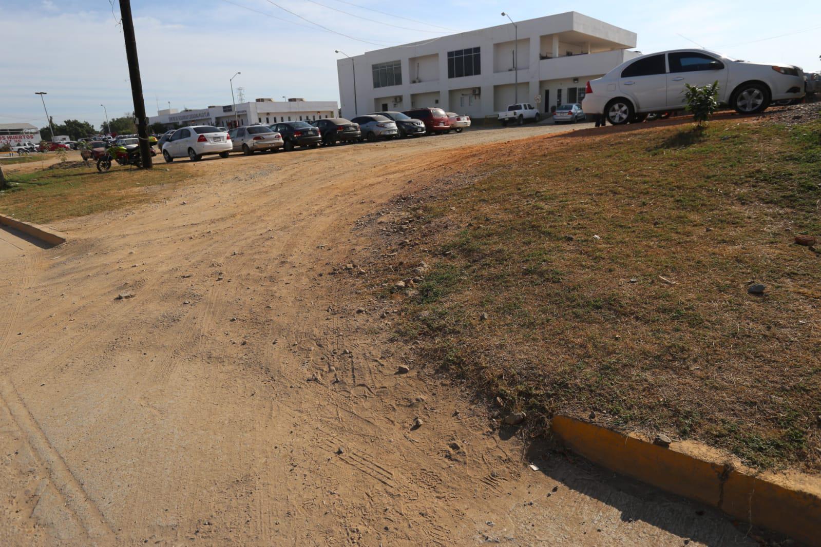 $!Vecino de Huertos Familiares urge atención de autoridades, pues patrullas pasan a alta velocidad y peligran niños