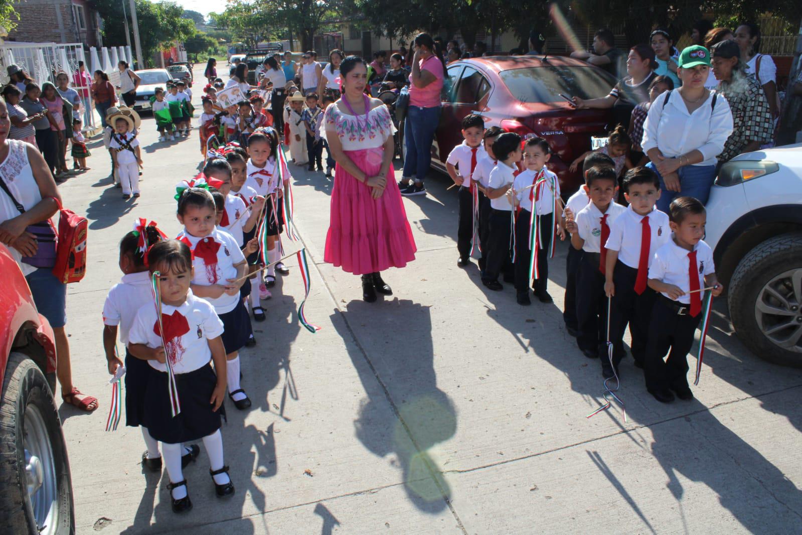 $!Adelantan preescolares desfile revolucionario en Rosario