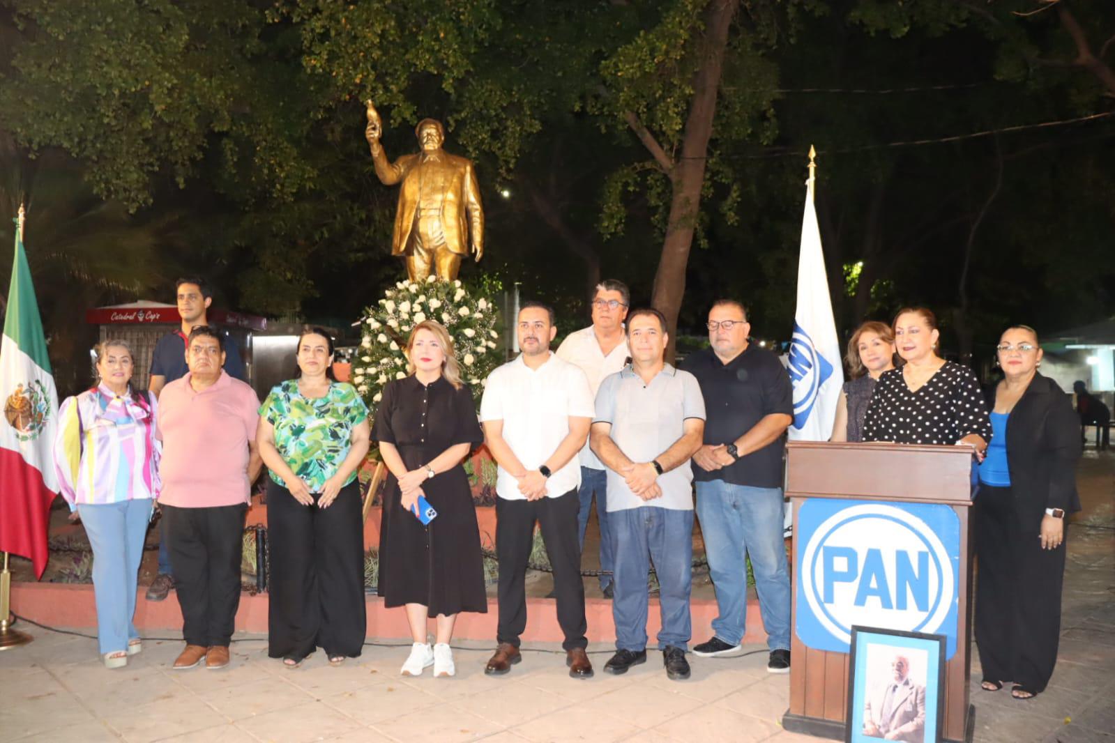 $!Conmemoran con misa la vida y obra de Manuel Clouthier, ‘El Maquío’, a 36 años sin él