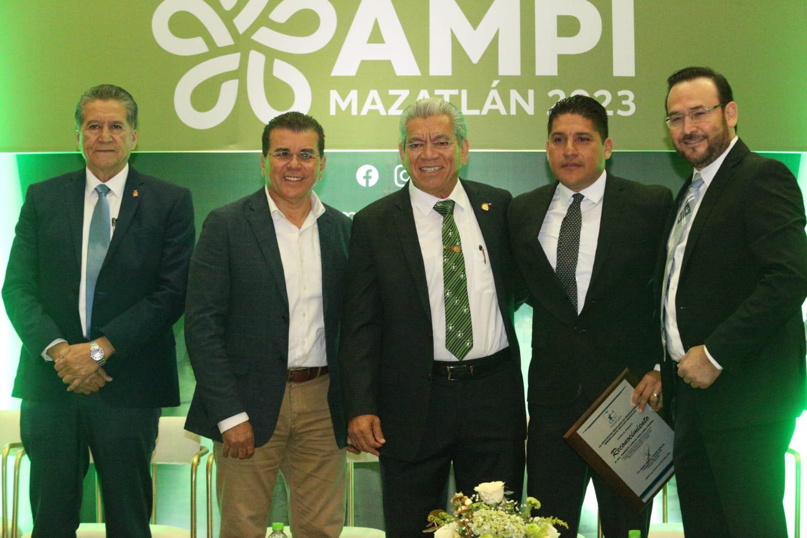 $!Asume Ismael Tirado presidencia de la AMPI Mazatlán
