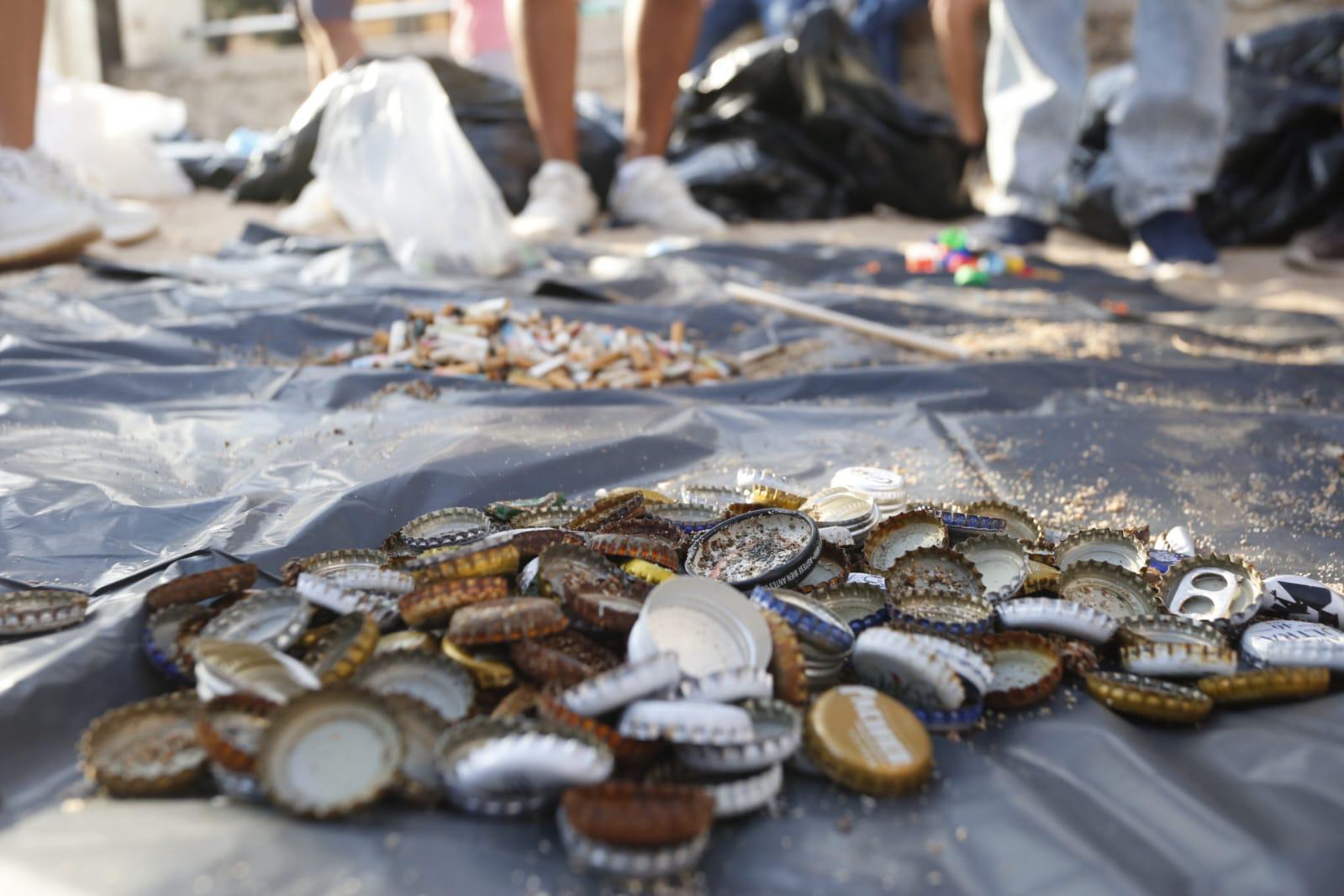 $!Nuevo Acuario y voluntarios retiran de las playas de Mazatlán 355 kilos de residuos nocivos
