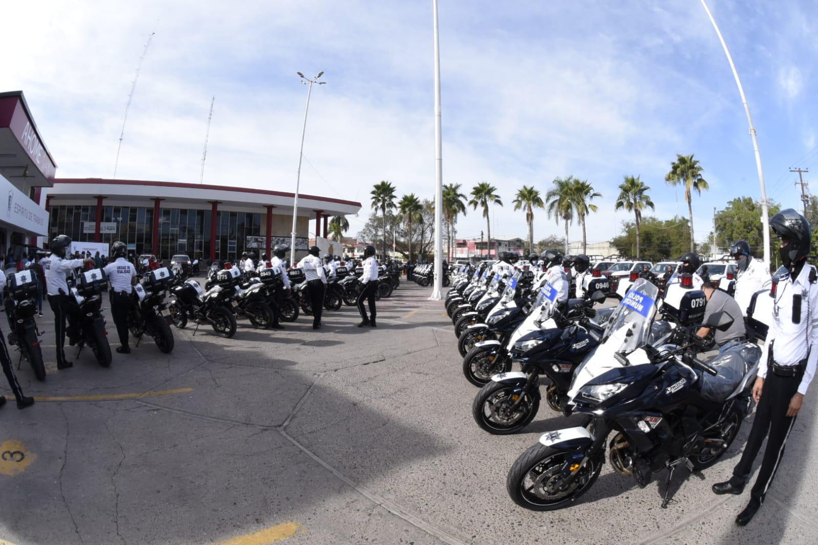 $!Patrullas de Ahome ahora son de color guinda, el distintivo de Morena