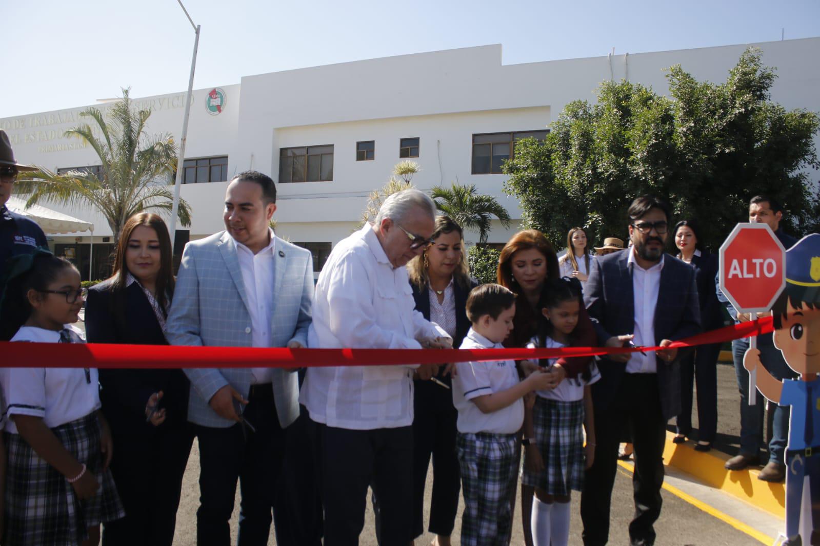$!Inaugura Gobernador circuito vial en la Primaria STASE, en Culiacán
