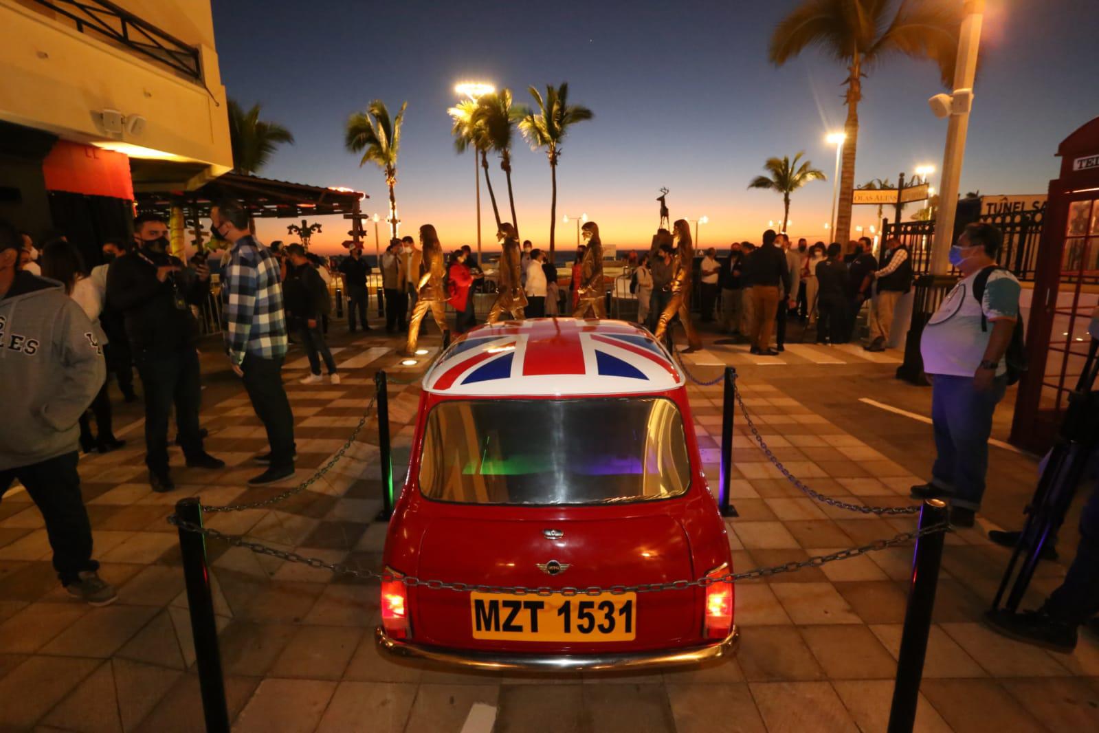 $!Develan placa del callejón Liverpool y el monumento a The Beatles en Mazatlán