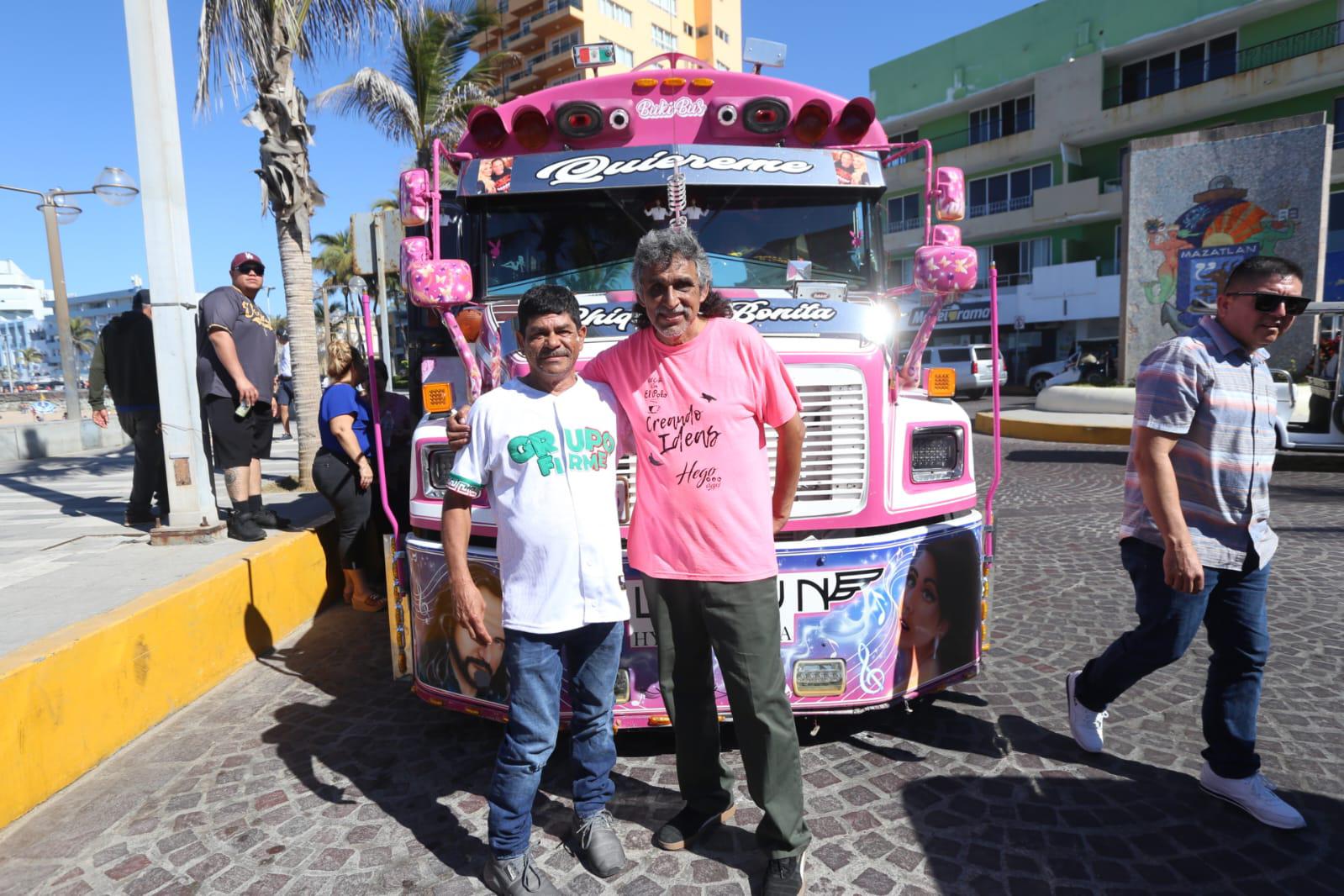 $!El ‘Bukybus’, con El Guapo Rosas, está de visita en Mazatlán