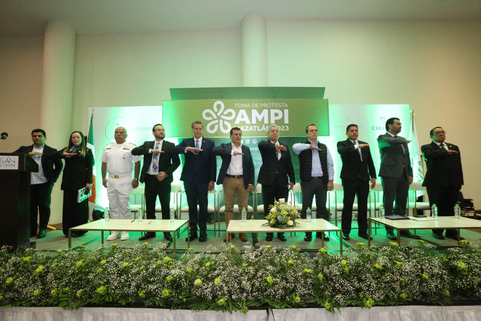 $!Asume Ismael Tirado presidencia de la AMPI Mazatlán