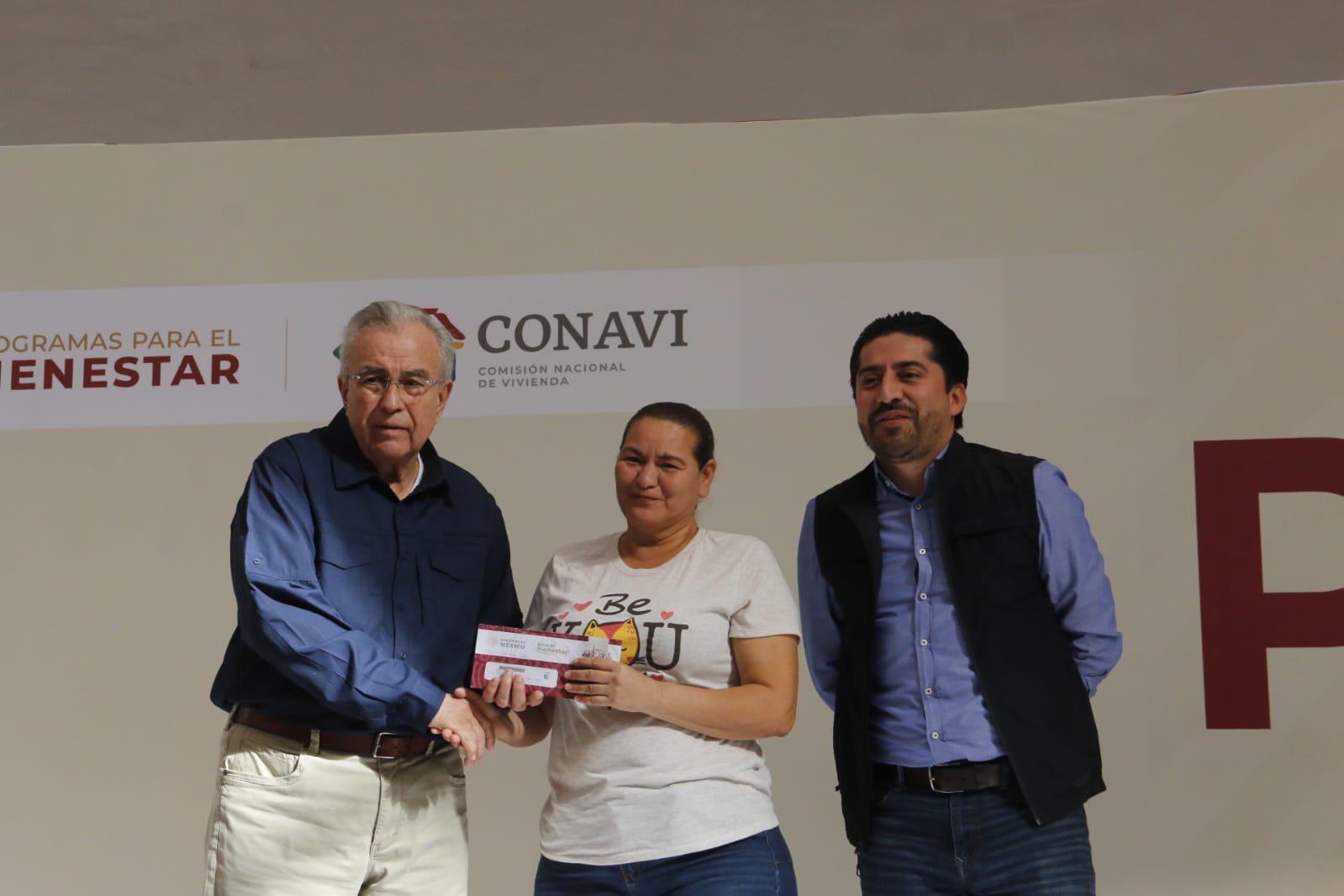 $!En Sinaloa, más de 3 mil familias recibirán 35 mil pesos para mejorar sus viviendas
