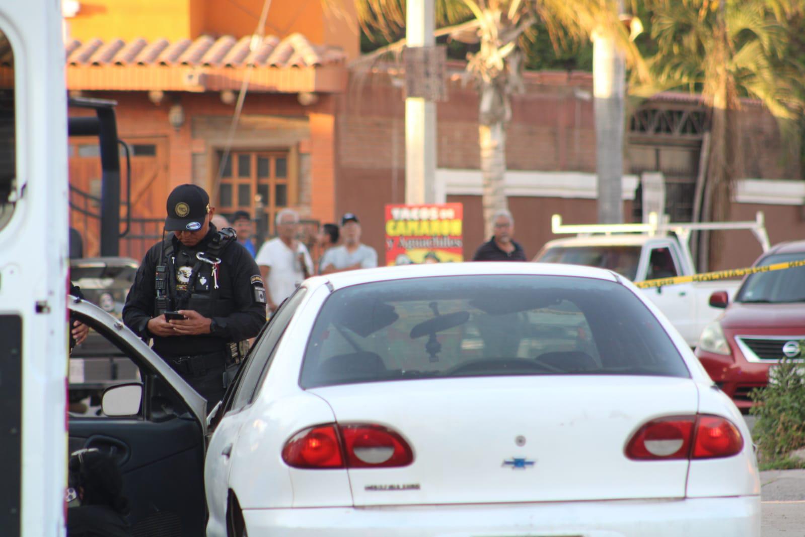 $!Una persona sin vida y una mujer herida deja ataque armado en Villa Bonita, al sur de Culiacán