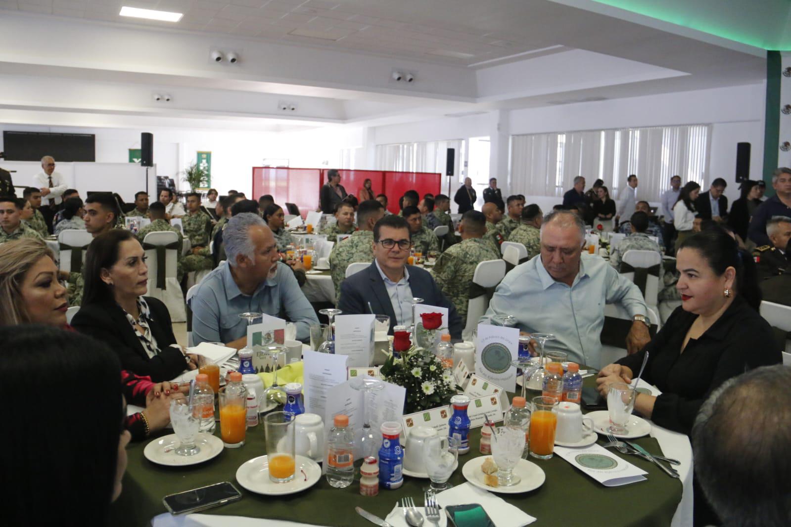 $!Gobernador y autoridades militares celebran en Sinaloa Día del Ejército