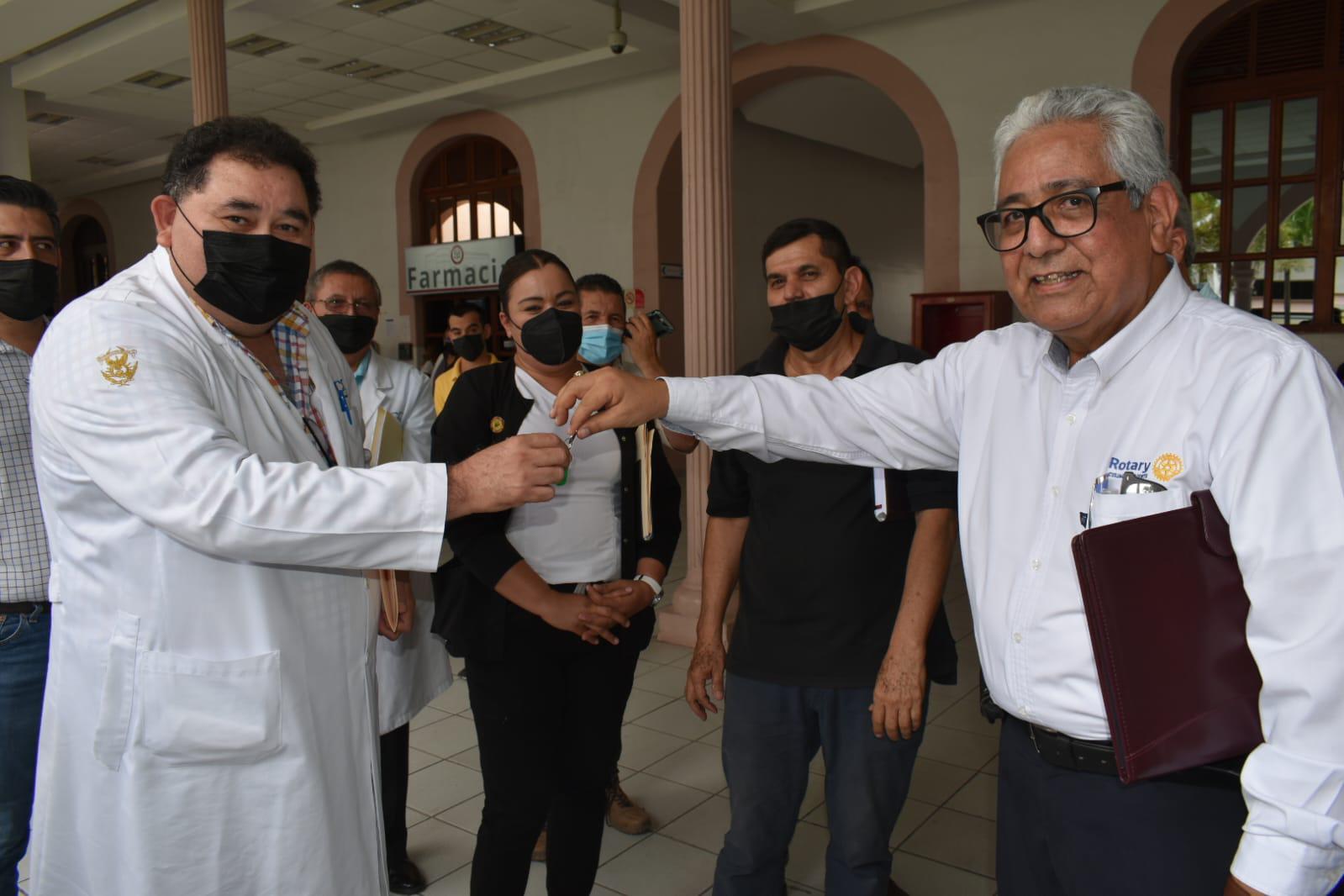 $!Club Rotary Culiacán Oriente entrega planta de agua purificadora a Hospital Civil