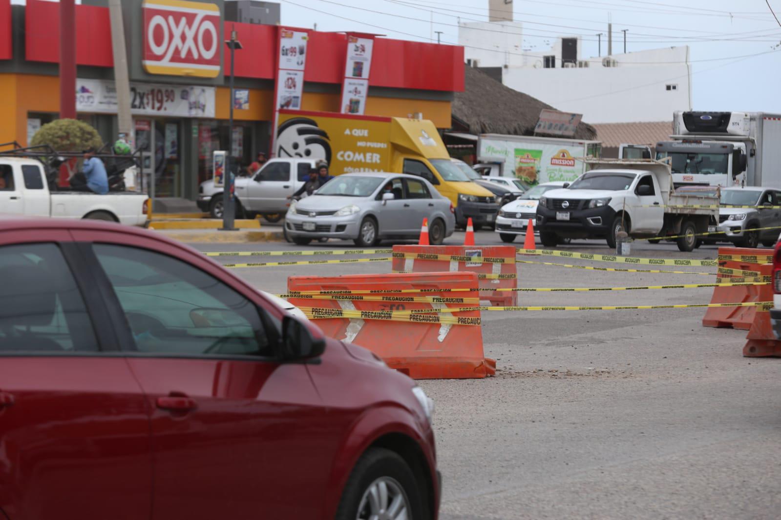 $!Glorieta ‘hechiza’ en la Múnich, en Mazatlán, desquicia el tráfico