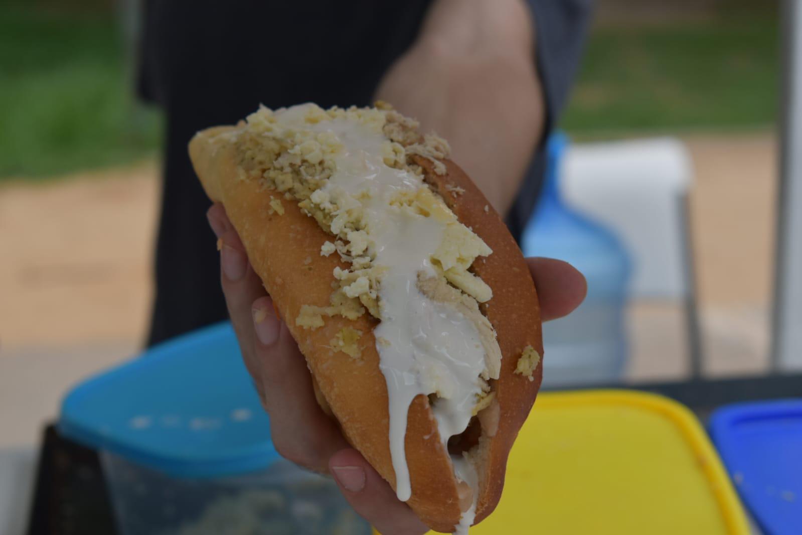 $!Llega el sabor chilango a Culiacán: Hernán abre puesto de tortas de chilaquiles