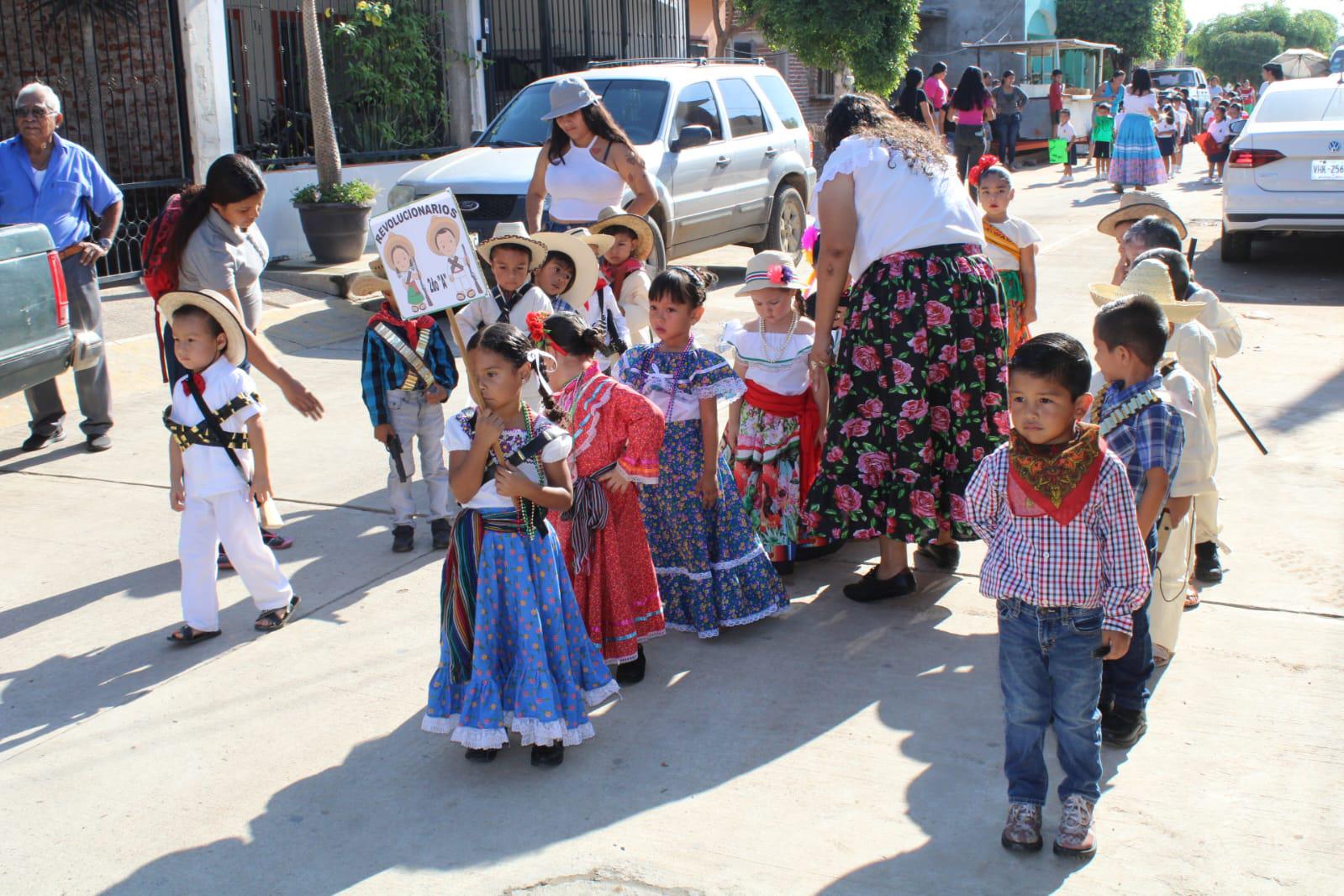 $!Adelantan preescolares desfile revolucionario en Rosario