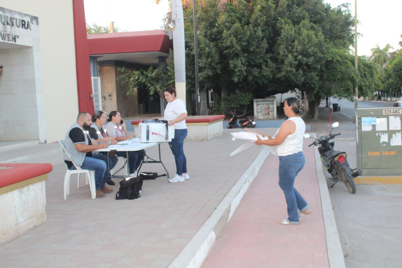 $!Tras cierre de casillas en Rosario, inicia captación de paquetes para su traslado a Mazatlán