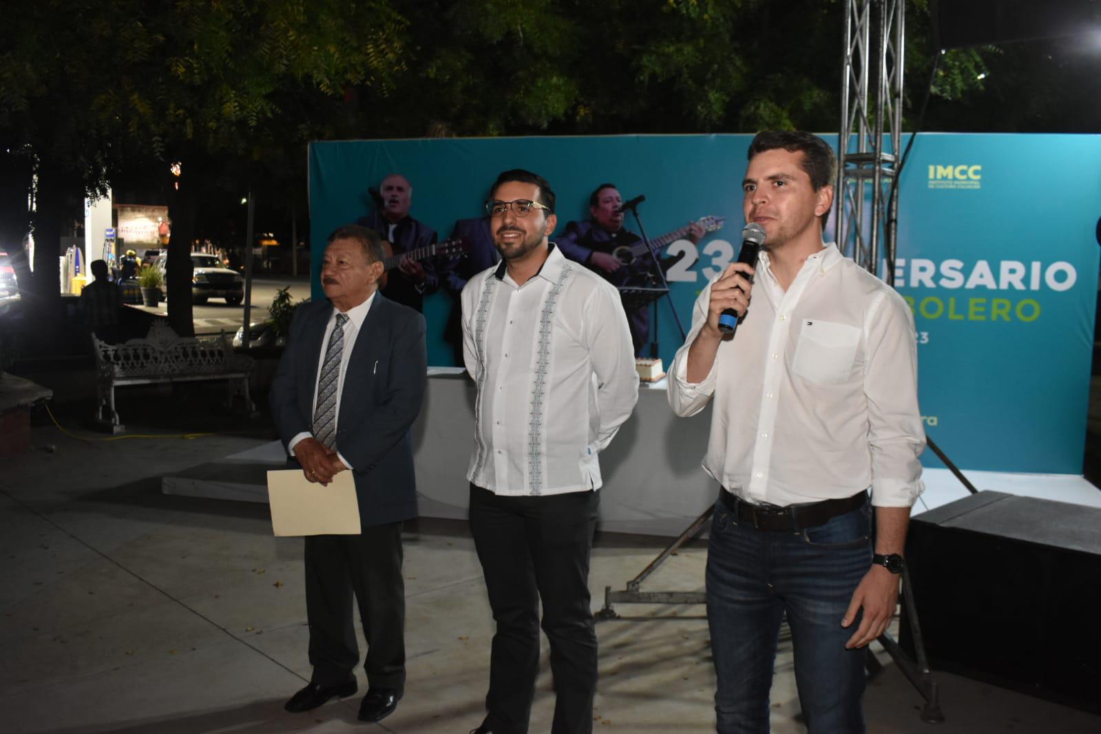 $!Ángel Burgos, en representación de la presidenta del DIF Culiacán, y Carlos Alonso Ramírez, director de Cultura Culiacán, dieron la bienvenida