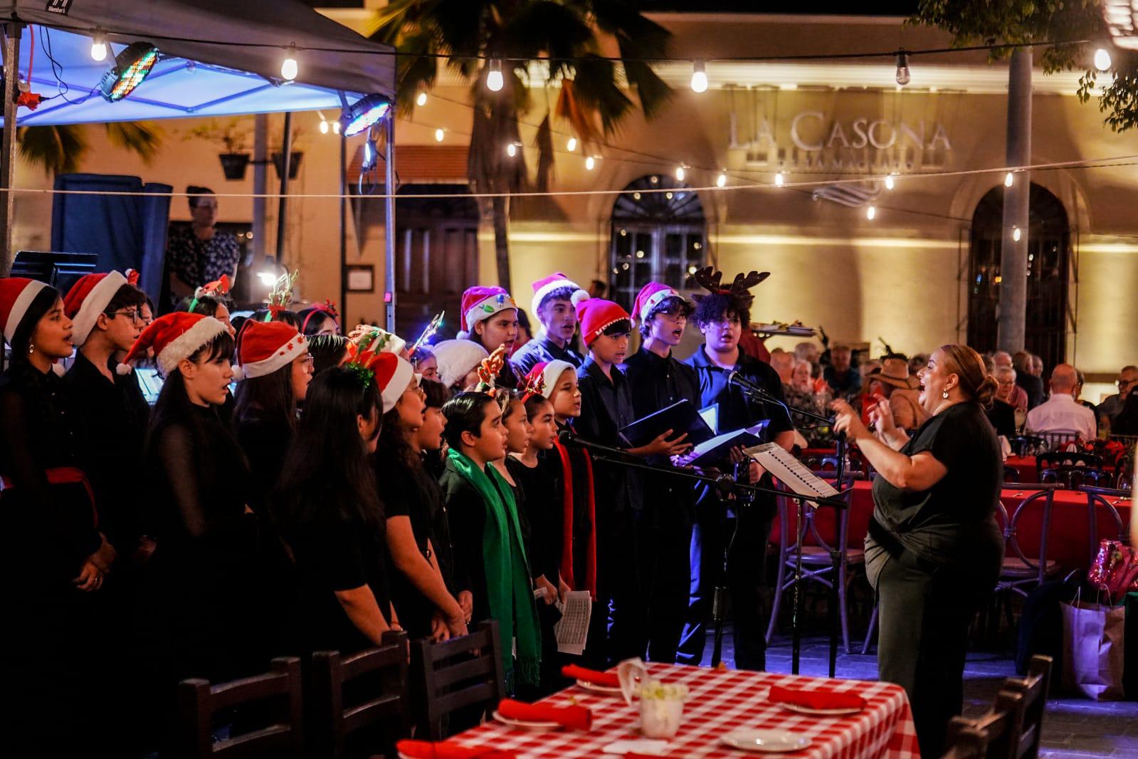 $!Los integrantes del Coro demostraron su notable calidad vocal e impecable formación artística.