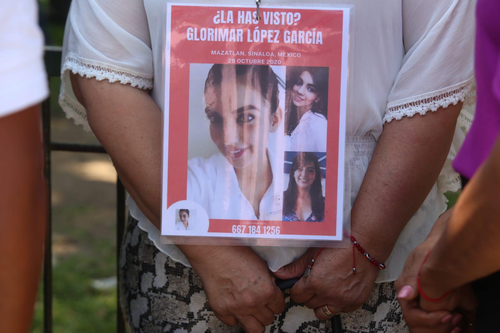 $!La plazuela Zaragoza, en Mazatlán, tiene árbol declarado como santuario de los desaparecidos