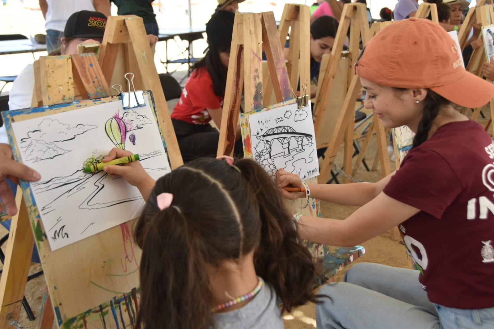 $!Niños celebran en grande en el último día del Festival del Globo en Culiacán