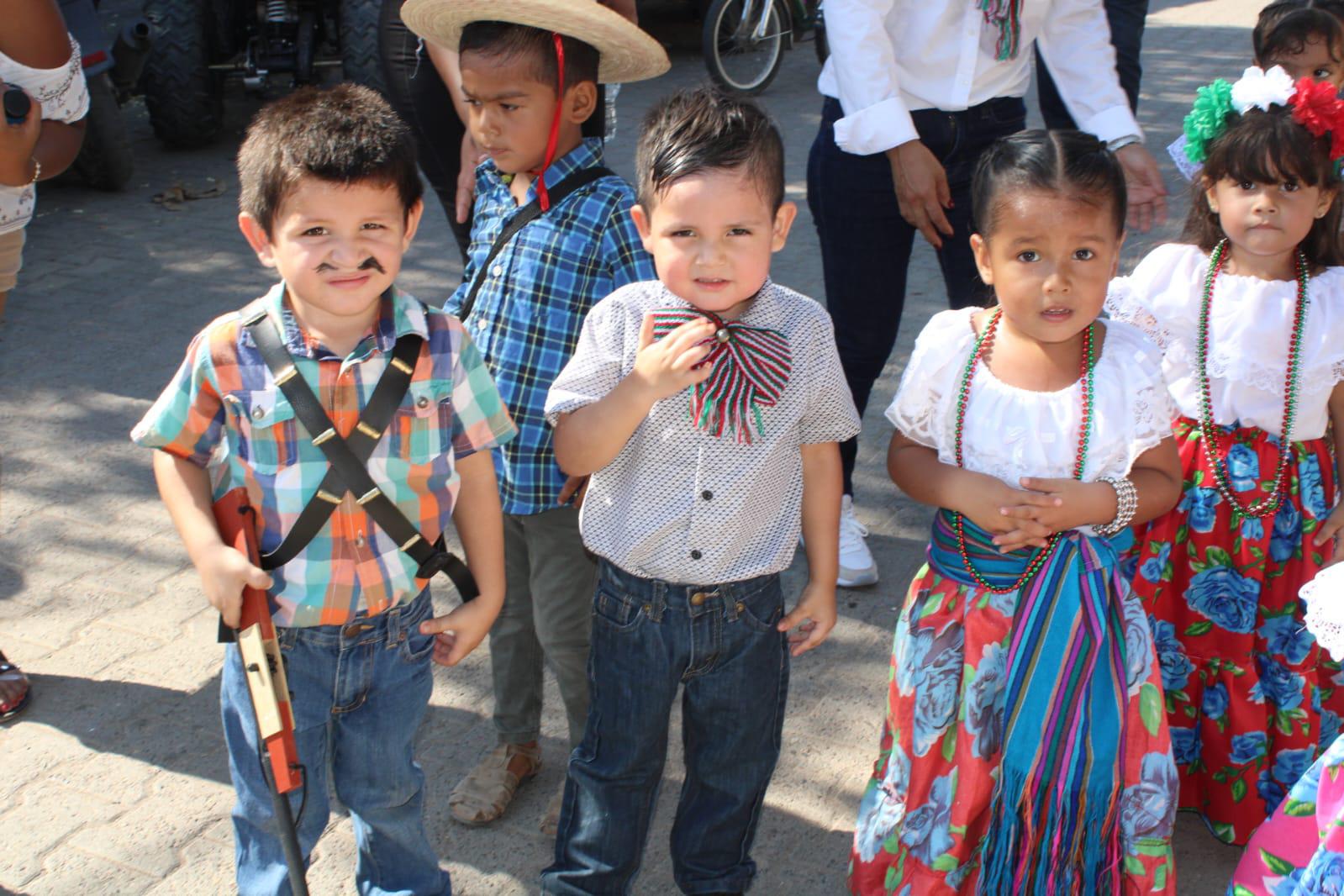 $!Adelantan preescolares desfile revolucionario en Rosario