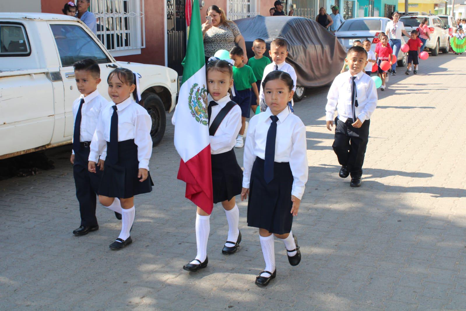 $!Adelantan preescolares desfile revolucionario en Rosario