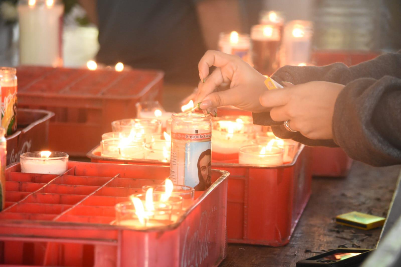 $!Feligreses acuden en familia a ver a la Virgen de Guadalupe en Culiacán