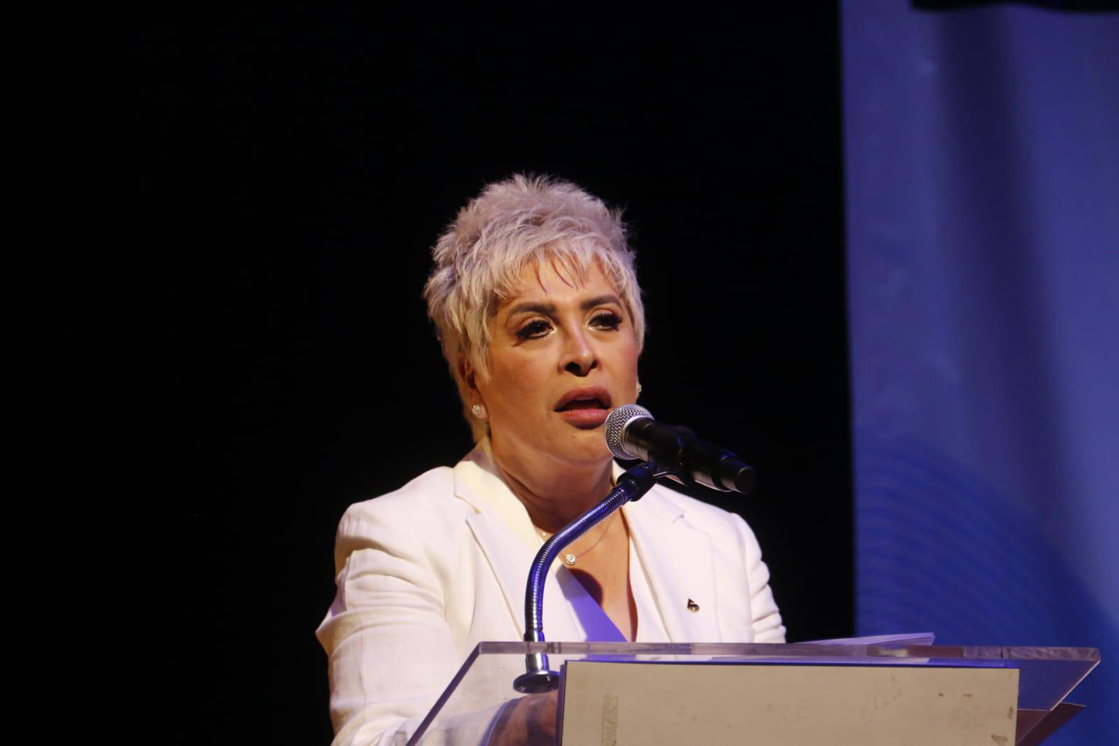 $!Gobernador de Sinaloa toma protesta a nueva presidenta de Canaco Culiacán