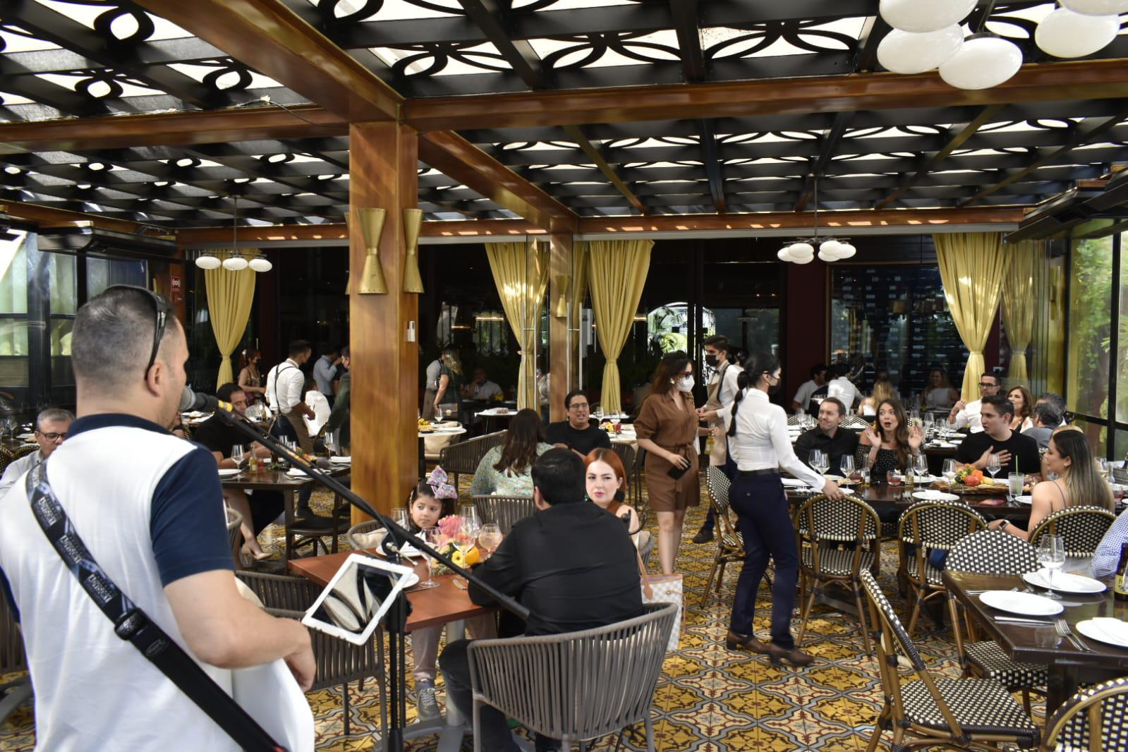 $!Rinde Cayenna tributo al maestro taquero Héctor Beltrán