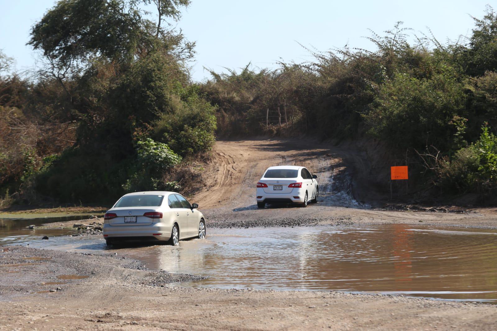 $!El Quelite llama al Gobierno municipal a rehabilitar acceso por debajo del puente, para que haya turismo en Días Santos
