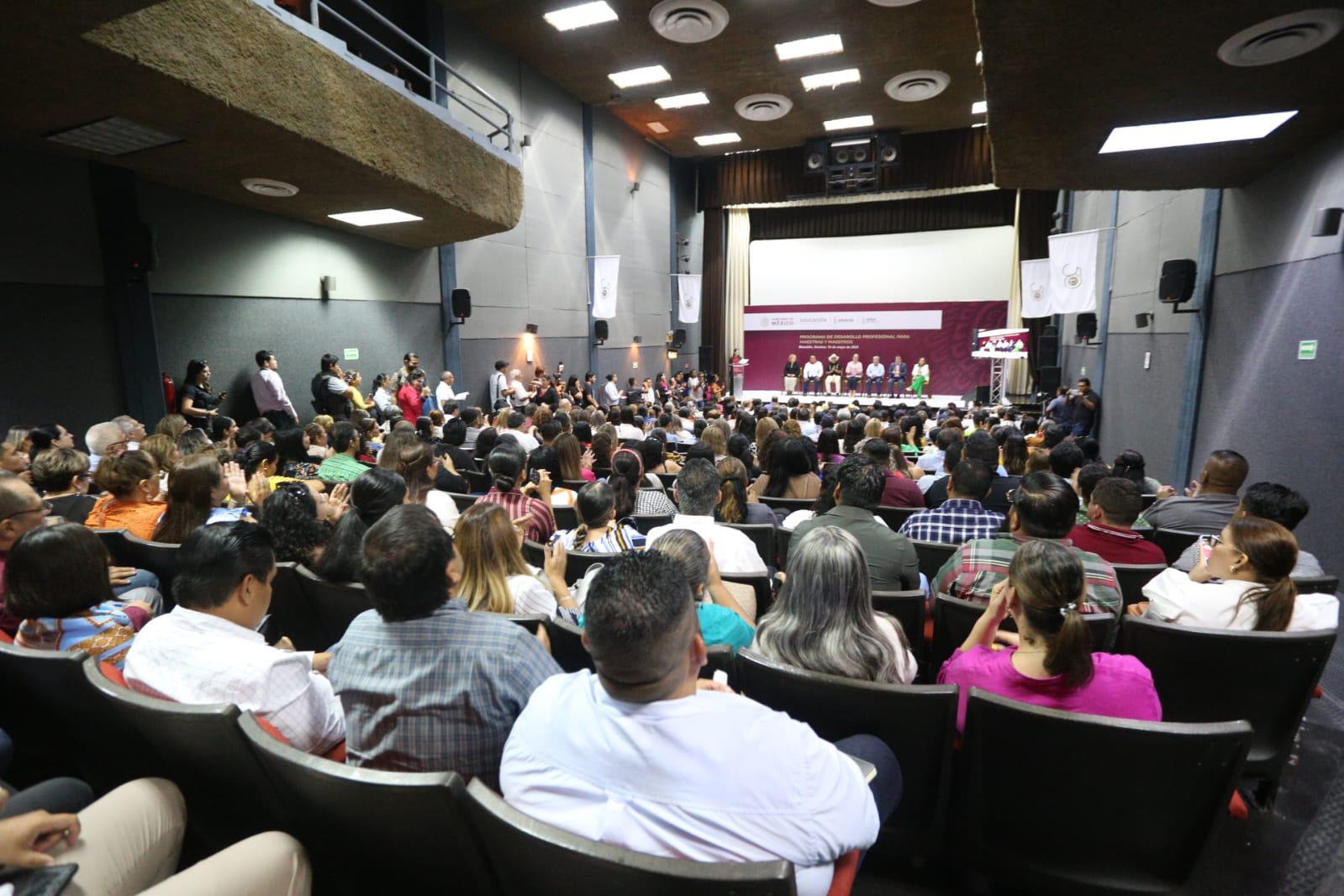 $!Capacitan a 500 docentes para apropiarse de la Nueva Escuela Mexicana