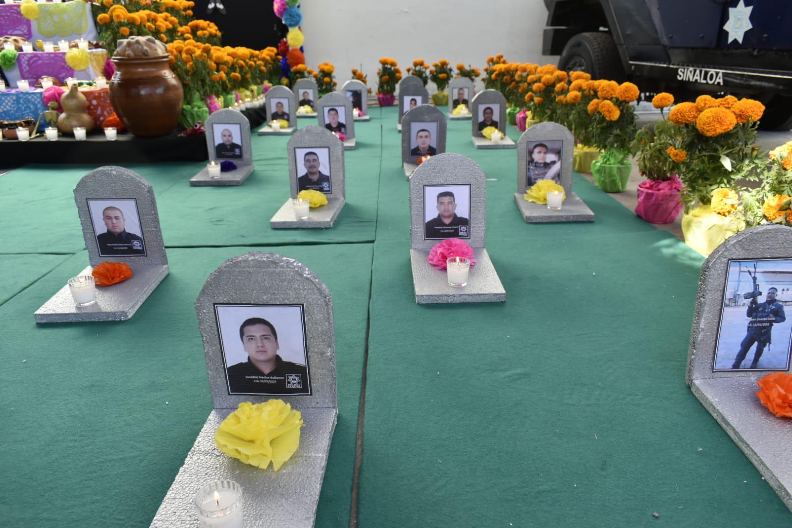 $!Con altares, la Secretaría de Seguridad de Sinaloa rinde tributo a policías caídos y trabajadores que han fallecido