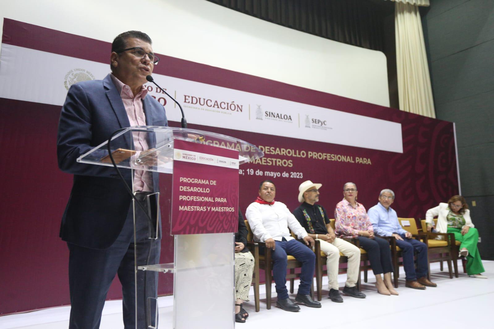 $!Capacitan a 500 docentes para apropiarse de la Nueva Escuela Mexicana