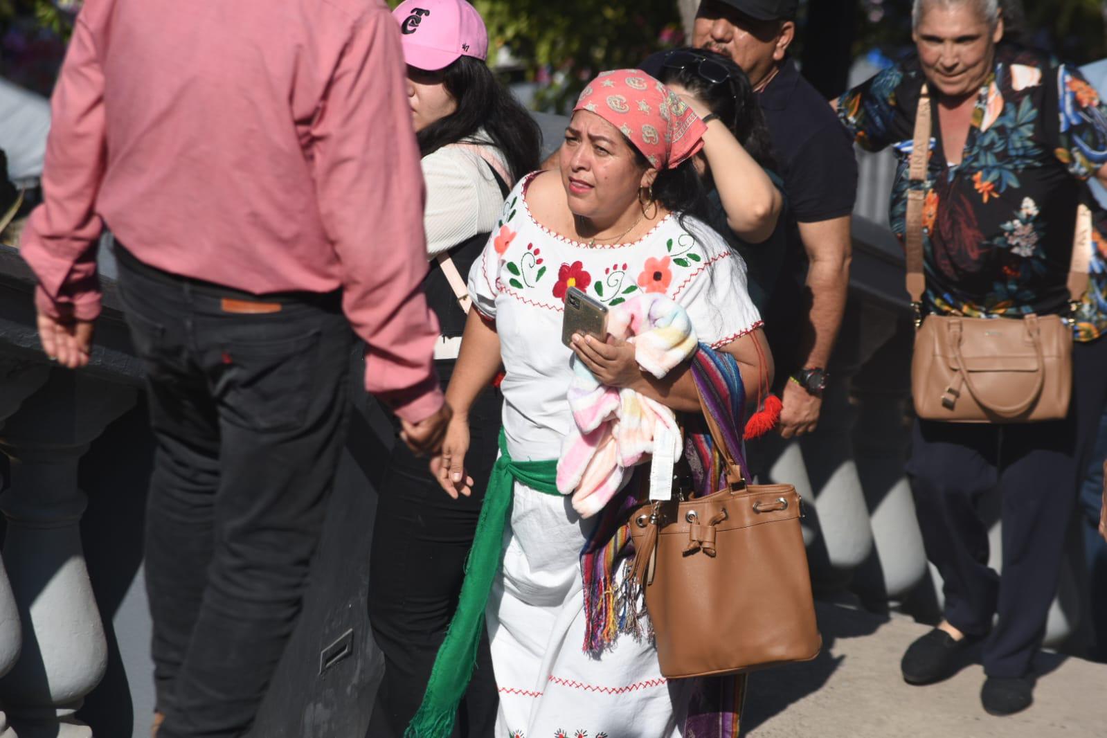 $!Feligreses acuden en familia a ver a la Virgen de Guadalupe en Culiacán